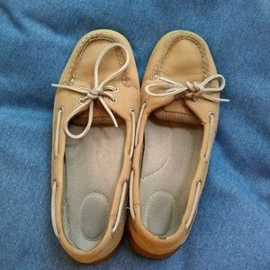 9.5W Sperry shoes
